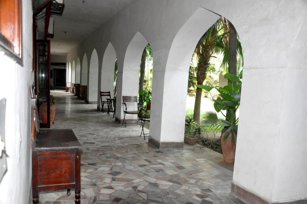 Grand Hotel Amritsar Extérieur photo