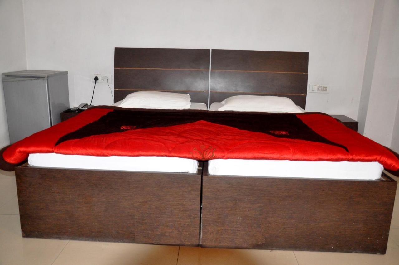Grand Hotel Amritsar Extérieur photo