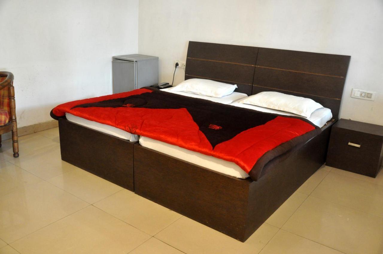 Grand Hotel Amritsar Extérieur photo
