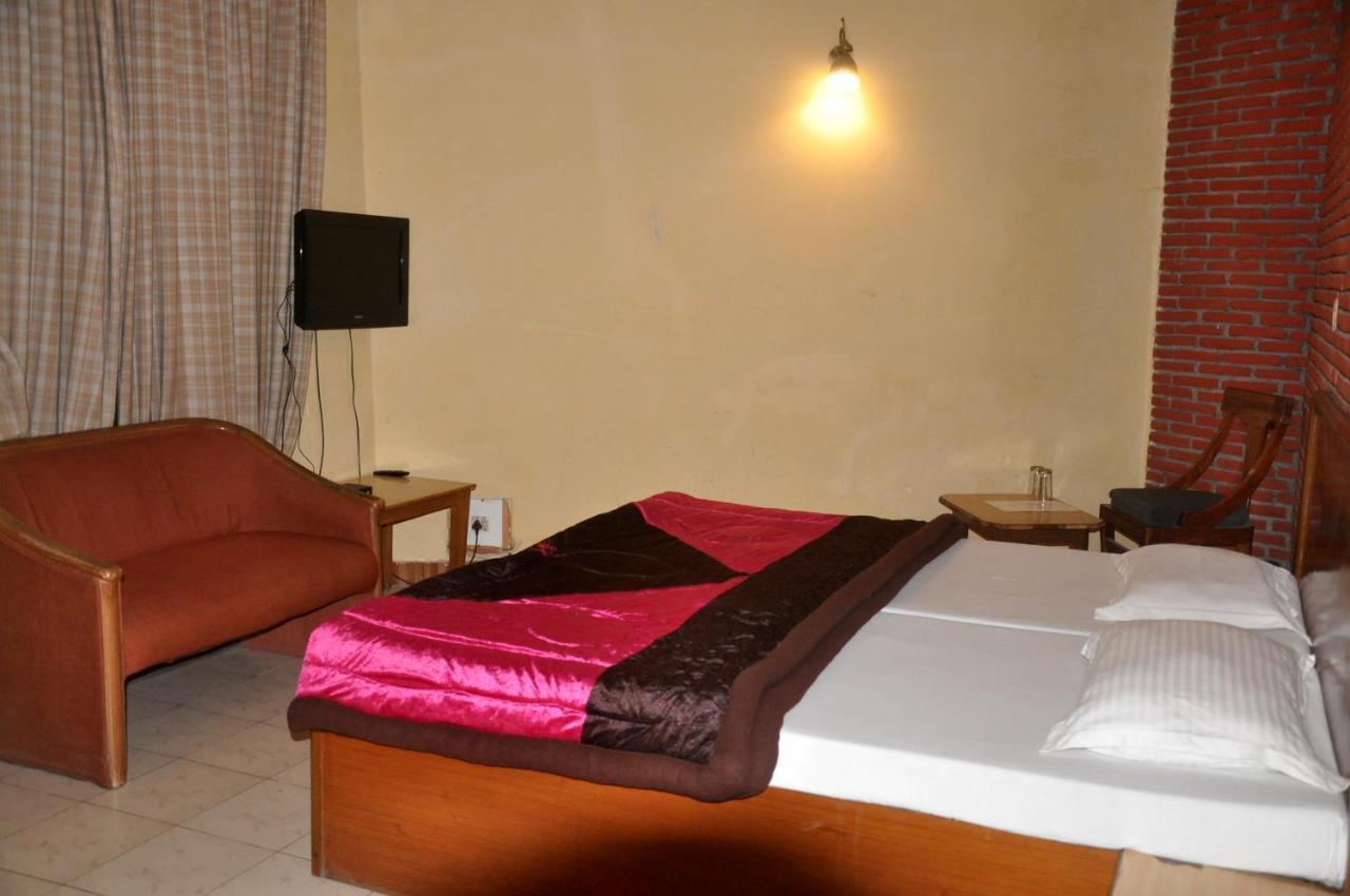 Grand Hotel Amritsar Extérieur photo