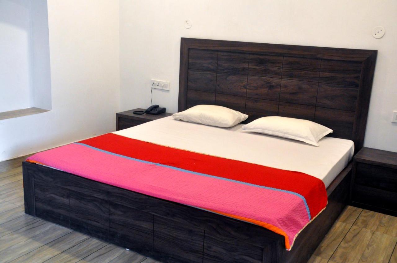 Grand Hotel Amritsar Extérieur photo